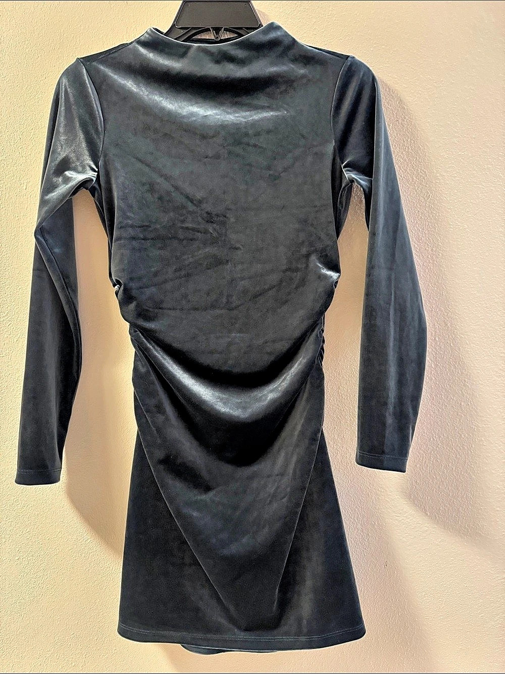 Abercrombie & Fitch The A&F Paloma Long-Sleeve Velvet Mini Dress Velvet Mini